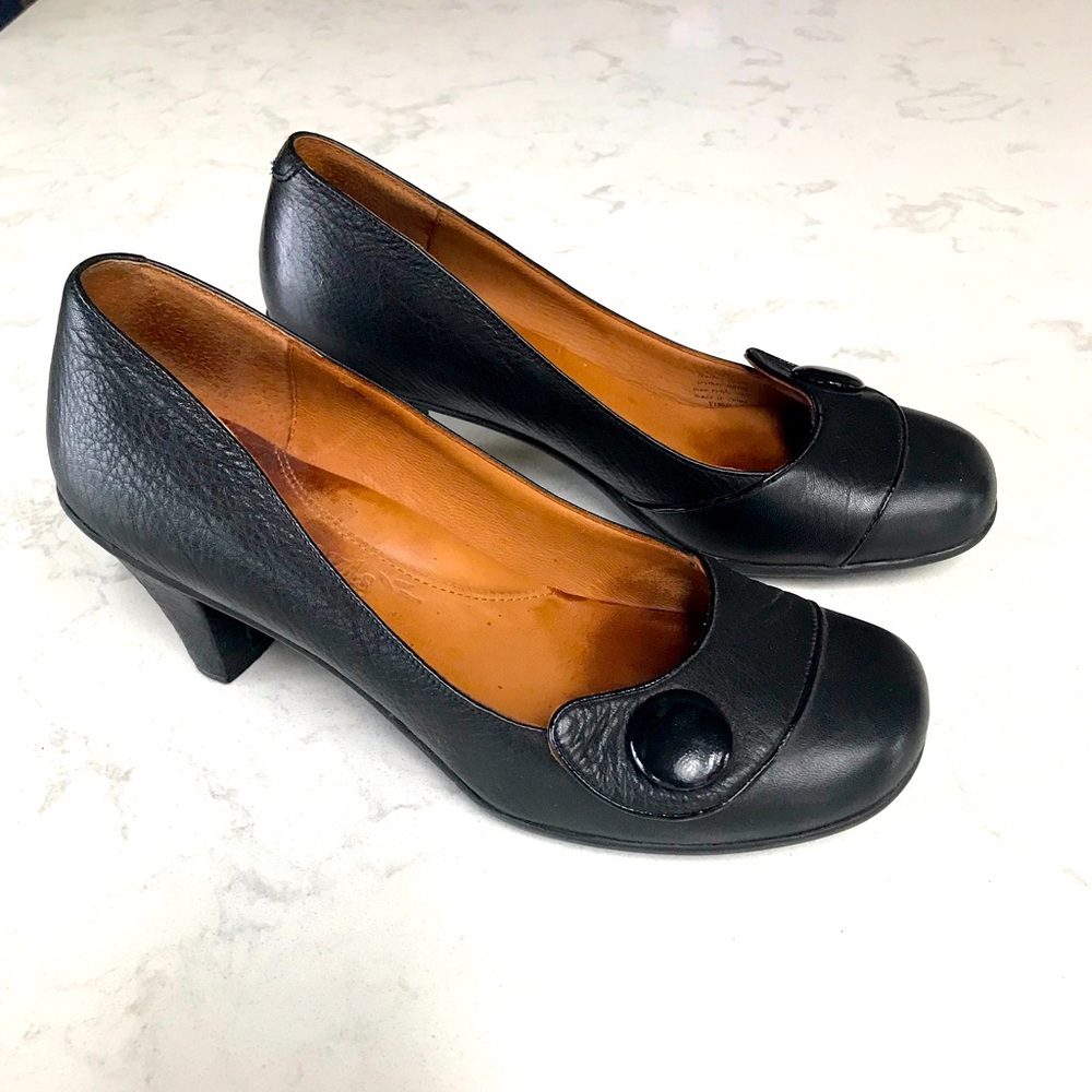 Gentle Souls by Kenneth Cole Black Leather Pumps. 8M